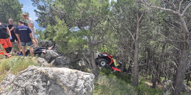 FOTO Turisti sletjeli quadom s makadamskog puta. Jedan završio u bolnici