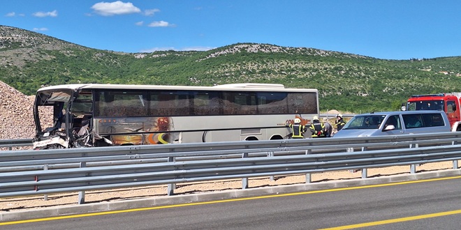 SUDAR AUTOBUSA: U KBC-u Split trenutačno je 18 ozlijeđenih, no unesrećeni još pristižu