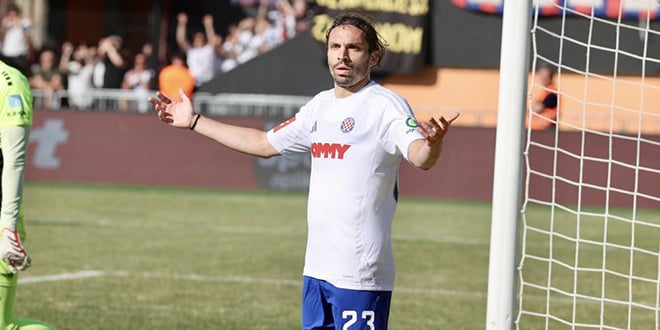 KRAJ: Hajduk golom Pukštasa do pobjede na Šubićevcu, utakmica prekinuta na 20 minuta, isključen Livaja!
