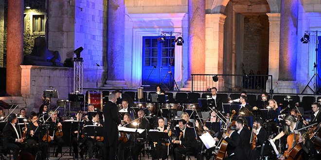 FOTOGALERIJA Krunidbena misa u srcu Dalmacije: Glazbena čarolija za 1100 godina hrvatske krune