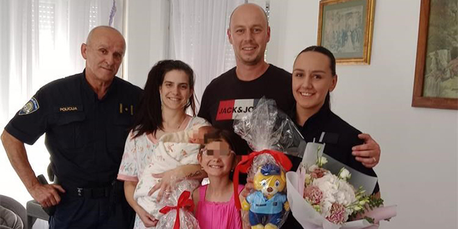 Zahvala koja topi srce: Djevojčica dirnula kaštelanske policajce nakon rođenja sestrice