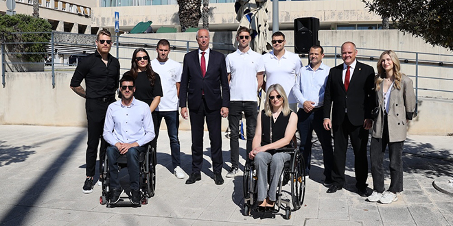FOTO/VIDEO Olimpijci i osvajači medalja dobili svoje ploče na Zapadnoj obali 