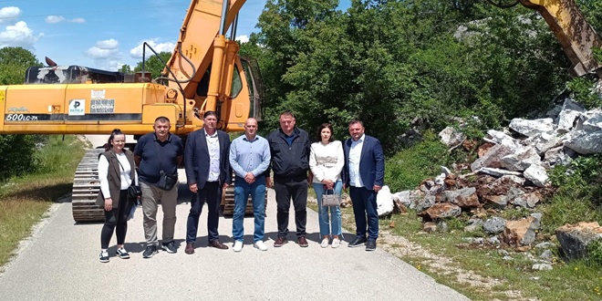 FOTO Započela rekonstrukcija ceste u Vinjanima Gornjim