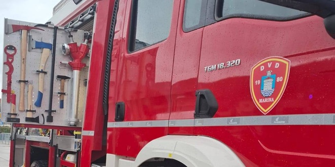 U Marini gorjela kuća, na Smokoviku trava između kolničkih trakova