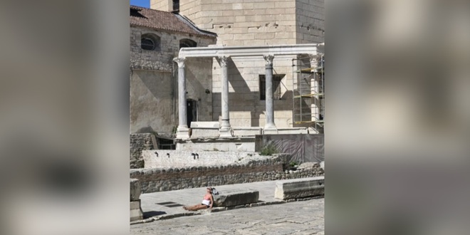 KO OVO MORE PLATIT Sunčanje u carskoj palači