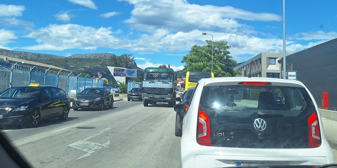 GUŽVE NA SPLITSKOM PODRUČJU Od Jokera do Kaštela putuje se duže od sat vremena