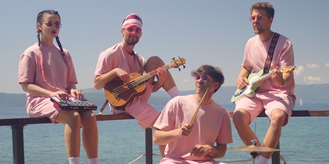 VIDEO Ljeto je pred vratima, a Reper Iz Sobe nosi 'Roze očale'