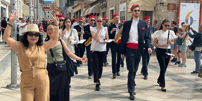 DAN DRŽAVNOSTI I BRANITELJA SPLITA Promenadni koncert centrom grada 