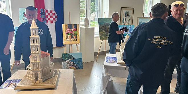 Branitelji slikom pričaju svoje priče: Izložba u Sinju pokazala moć kreativnosti