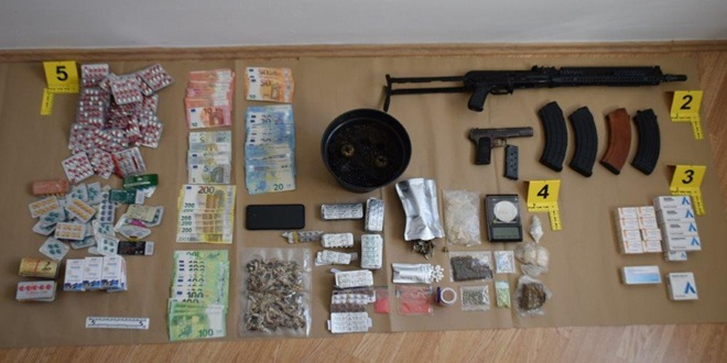 Kod Solinjanina pronađen arsenal oružja i devet vrsta droge