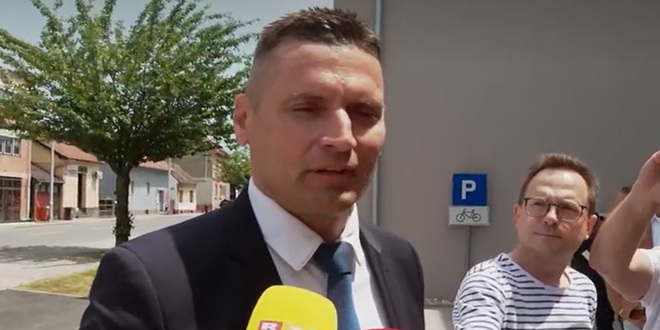 HDZ-ov gradonačelnik povećao si plaću s 2100 na 4300 eura neto