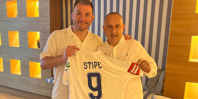 Slavni UFC borac na dar dobio bijelu devetku!