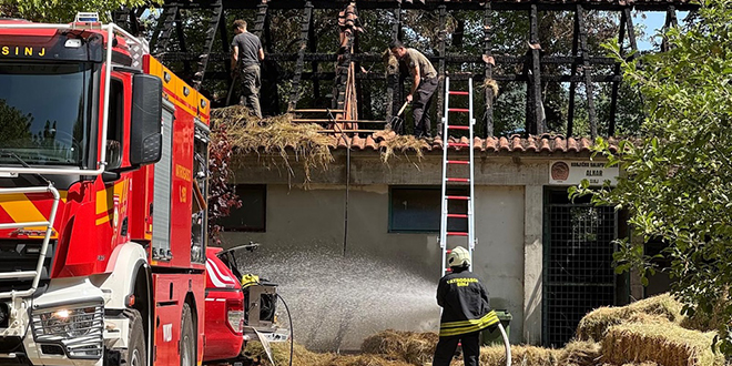 FOTO/VIDEO Ovako izgleda štala koja je planula na sinjskom hipodromu