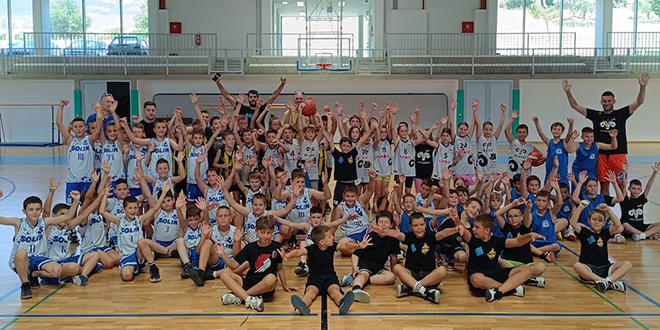 FOTOGALERIJA Turnir Adio školo napunio Arapovac: Djeca oduševila publiku