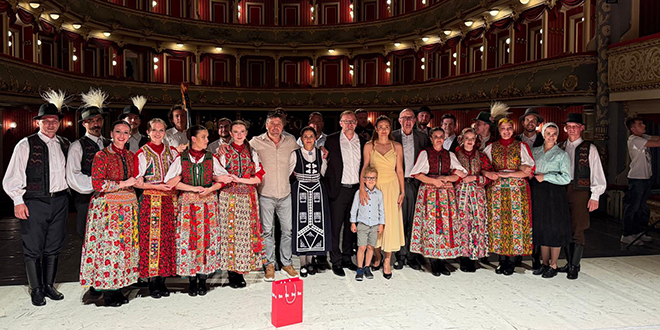 VIDEO Povijesni koncert 'Naslijeđeno u pokretu' spojio hrvatsku i mađarsku folklornu baštinu na pozornici HNK Split