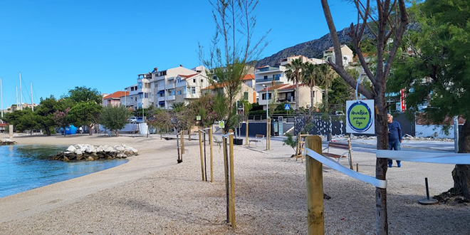 FOTO Tamarisi posađeni uz plaže Dugog Rata i Duća u sklopu projekta Hrvatska prirodno tvoja