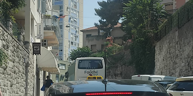 Autobus 'zapeo' u Držićevoj
