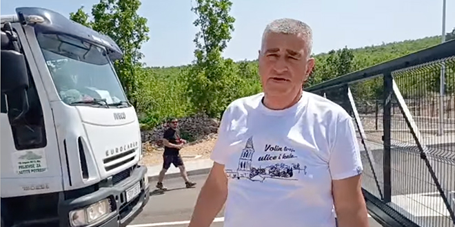 VIDEO Bulj stigao u Lećevicu: Nigdje nikoga, idemo pred Županiju!