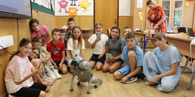 FOTOGALERIJA Završne radionice projekta 'S robotima u điru po županiji' razveselile učenike u Cavtatu