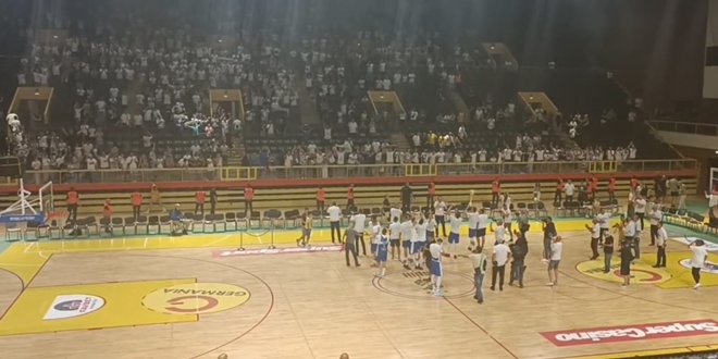 VIDEO Pogledajte trenutak kada je kapetan Zadra podigao pehar