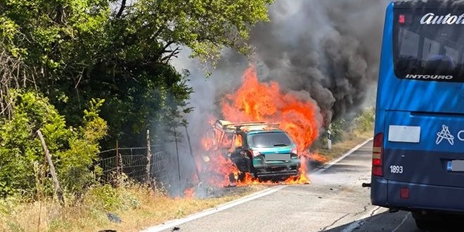 Auto planuo nakon sudara s autobusom, poginula jedna osoba