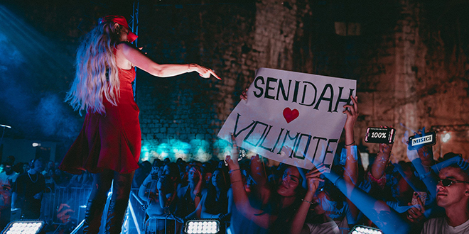 Senidah oduševila Trogirane i najavila KulaKula festival
