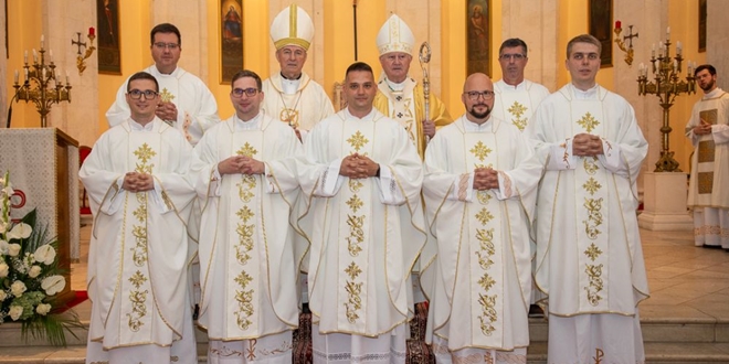FOTOGALERIJA Svećeničko ređenje u Makarskoj