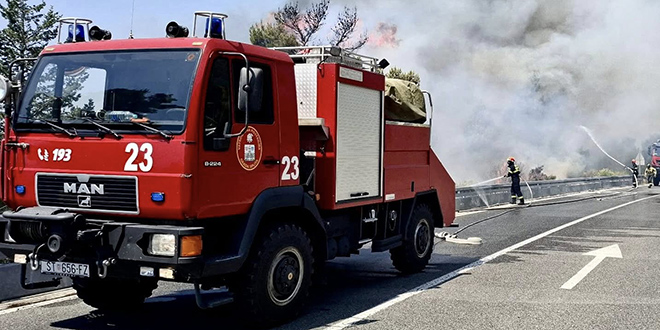 HVZ: Vatrogasci nastavljaju sa sanacijom požarišta kod Piska, stanje je zadovoljavajuće