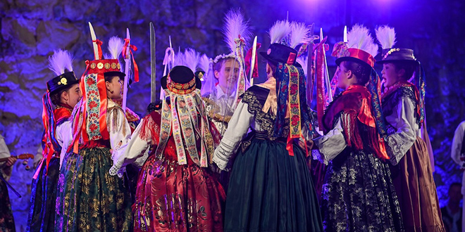 FOTOGALERIJA Prvi ljetni vikend u Trogiru ispunjen glazbom tradicijom i smijehom 
