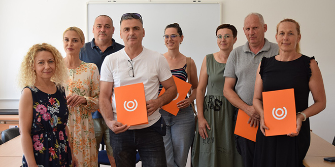 Dodijeljena uvjerenja polaznicima programa ekološkog pčelarenja