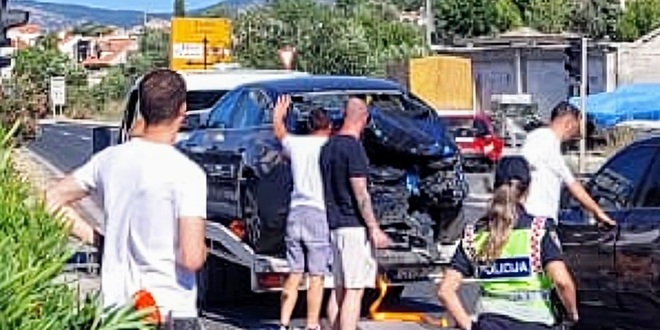 KAŠTEL SUĆURAC Lančani sudar stvorio trosatne gužve