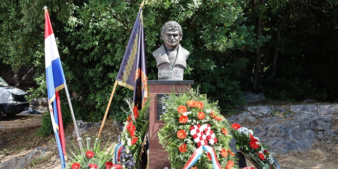 VRGORAC Svečano otkrivena bista Anti Gašparu, heroju Domovinskog rata