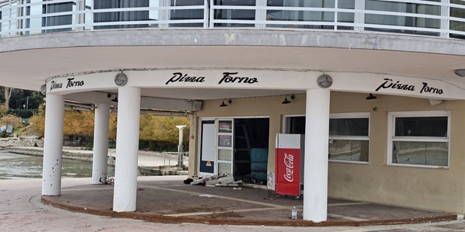 BEZ POMPE Vraćeni u posjed prostori na Bačvicama u koje je poduzetnik provalio, rano jutros izvedena akcija
