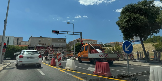 AGLOMERACIJA IDE DALJE Počeli radovi na križanju Velebitske i Solinske ulice, apel vozačima za strpljenje