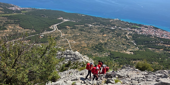 HGSS MAKARSKA U AKCIJI Spašavanje stranca na vrhu Topol