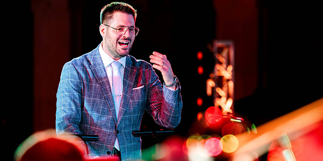 Večeras jazz spektakl na punim Prokurativama: Miron Hauser & HRT Jazz orkestar u čast Dinu Dvorniku!