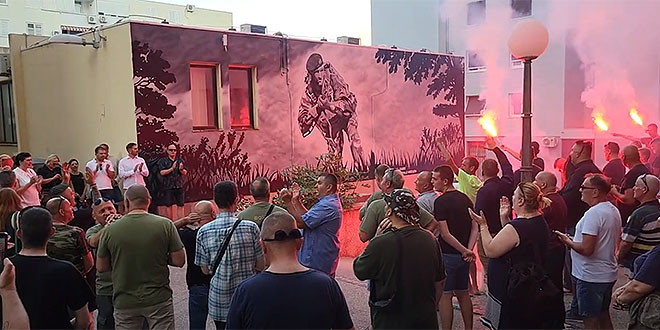 VIDEO Branitelji zapjevali 'Bili cvitak', neki nisu mogli suspregnuti suze...