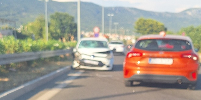 UŽAS U KAŠTEL NOVOM Nakon prometne nesreće dvije osobe prevezene u bolnicu