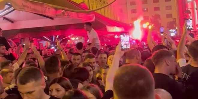 VIDEO: Ludilo u Zagrebu, Thompsonovi obožavatelji jači od kiše, poslušajte što su zapjevali uz bengalke