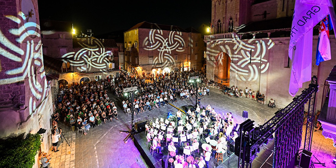 FOTOGALERIJA: Koncertom Narodne glazbe otvoreno 55. Trogirsko kulturno ljeto