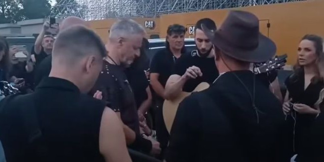 Proširila se snimka trenutaka prije no što se Thompson popeo na pozornicu, pogledajte što je radio