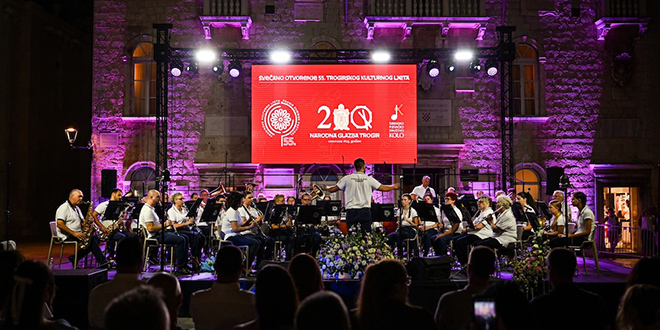FOTOGALERIJA Trogir oduševio raznolikim programom u prvom srpanjskom tjednu