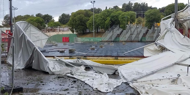 FOTO/VIDEO  Split pod udarom nevremena: Jak vjetar, obilna kiša i tuča pričinili štetu i na bazenima 