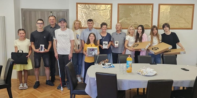 Tehnologija koja mijenja živote: Rotary Klub Split Novi donirao pomagala slijepim učenicima