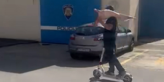 VIDEO Nevjerojatna snimka iz Omiša pokazuje što se sve može prevesti na romobilu