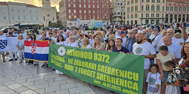 FOTO: 'MIMOHOD 8372' Splićani obilježili 30. godišnjicu genocida u Srebrenici