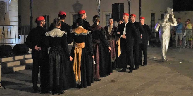 SPLI'SKI LITNJI KOLURI: KUD Filip Dević večeras na Trgu Gaje Bulata