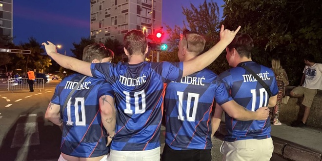 Španjolci u Modrićevim dresovima: 'Najbolji igrač svih vremena!'