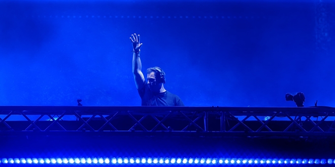 OZLIJEĐEN, ALI NEZAUSTAVLJIV Hardwell zatvorio Ultru Europe 2025. spektakularnim setom