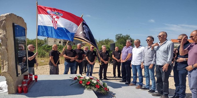 RAŠTANI GORNJI Otkriven spomenik hrvatskom branitelju Marjanu Prtenjači 